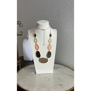 Art Deco Necklace acrylic gold tone graduated tear drops 14.5” EUC